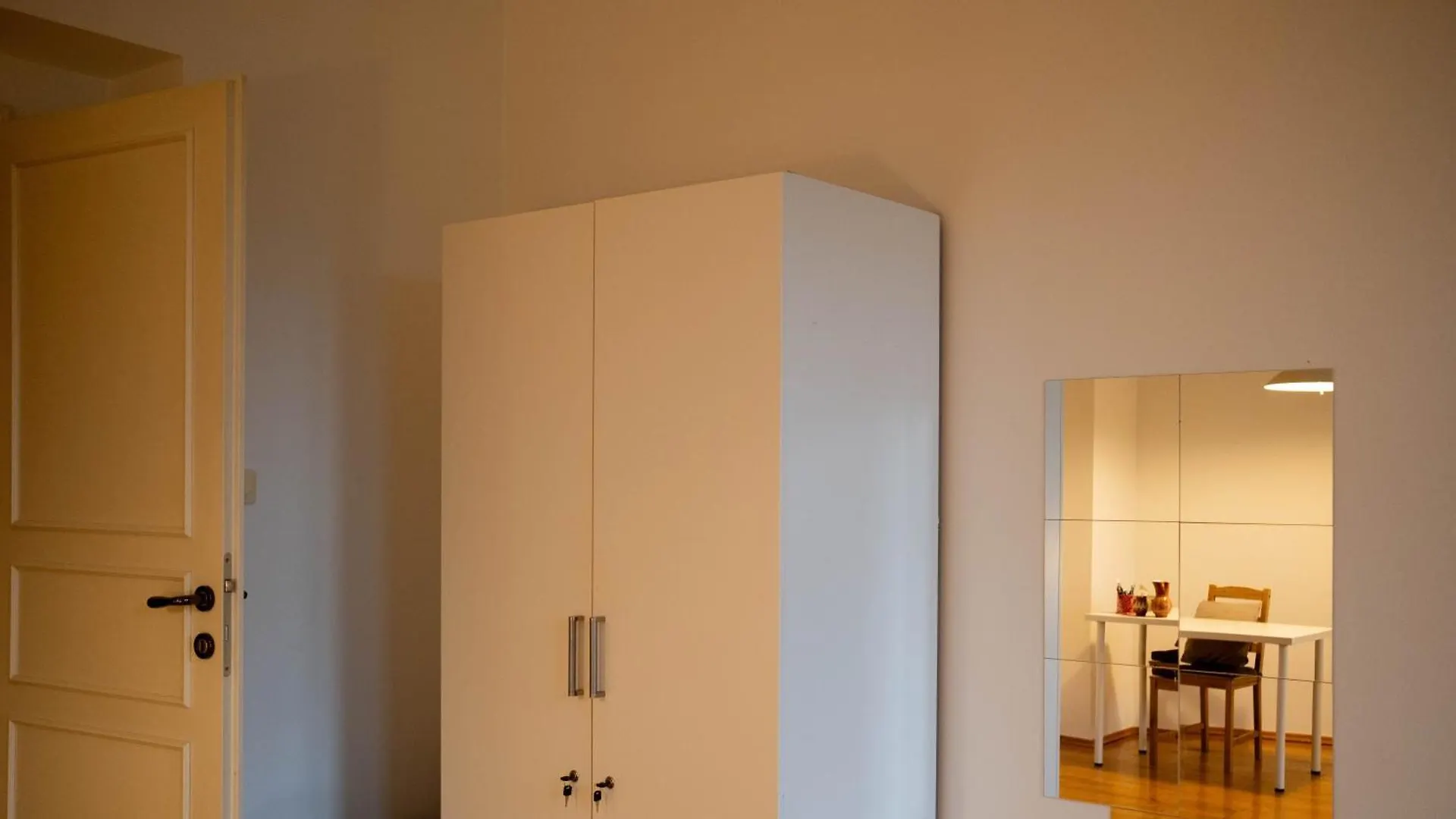 Sunny Room By The River In A Shared Apartment Prag 0*,  Tschechische Republik